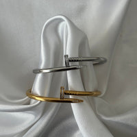 Spike bracelet with diamonds