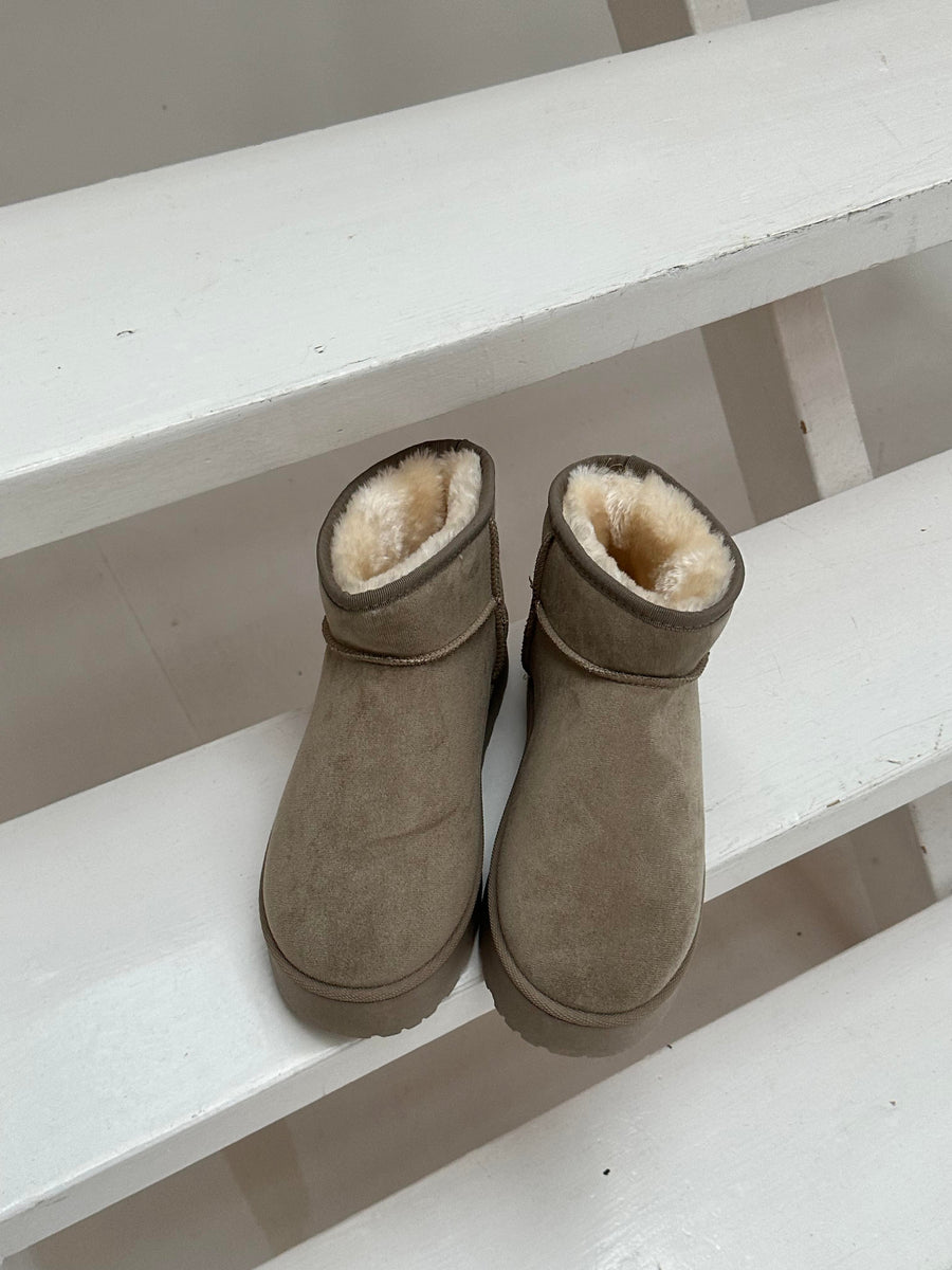 Teddy boot with plateau sole and braided detail - Light grey
