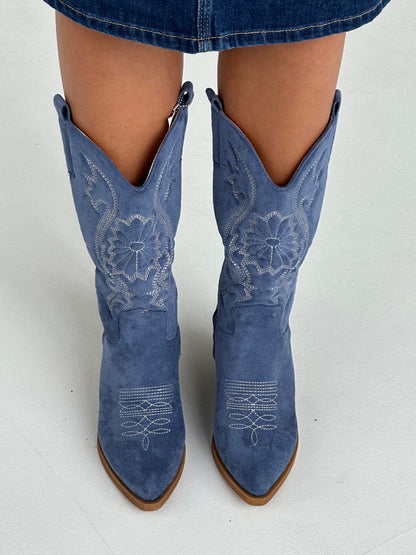Cowboy boots in blue suede with white stitching