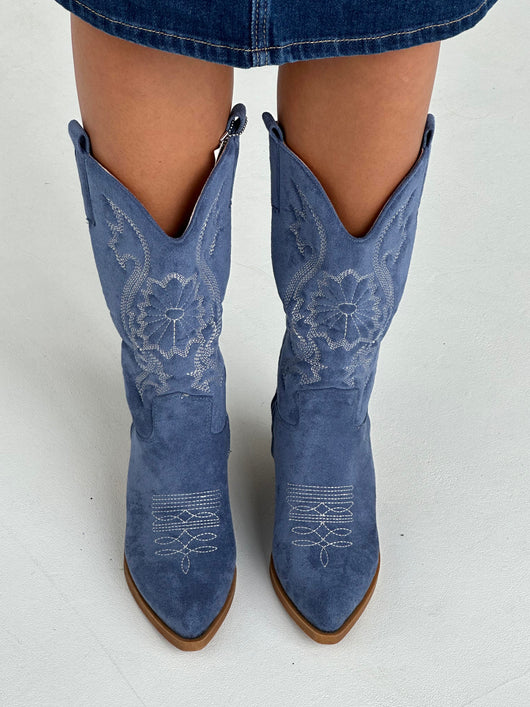 Cowboy boots in blue suede with white stitching