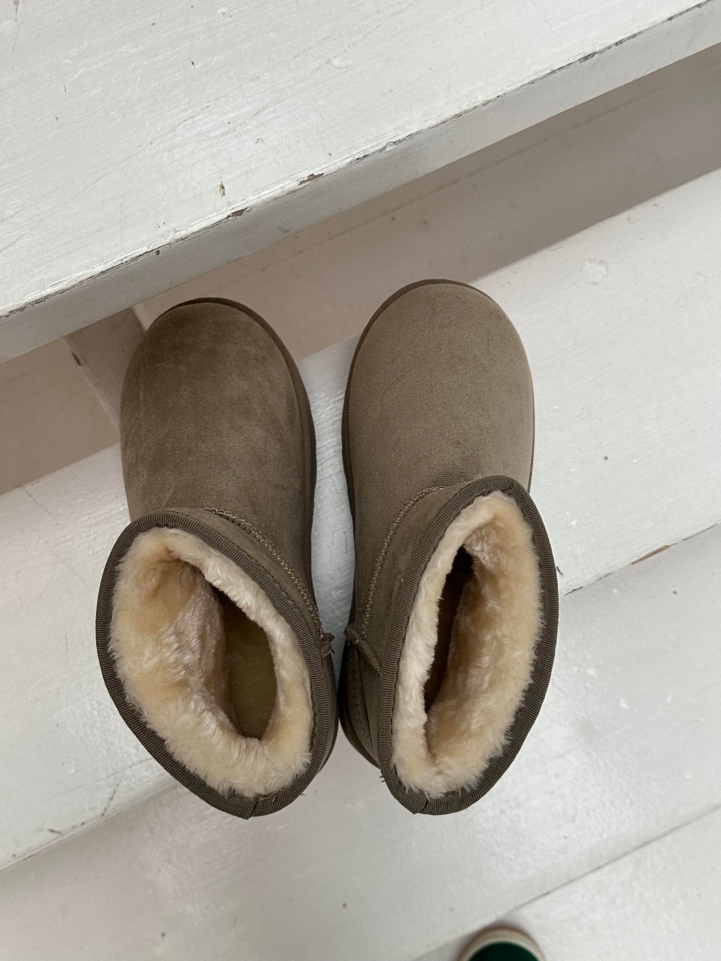 Teddy boot with plateau sole and braided detail - Light grey