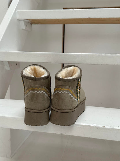 Teddy boot with plateau sole and braided detail - Light grey